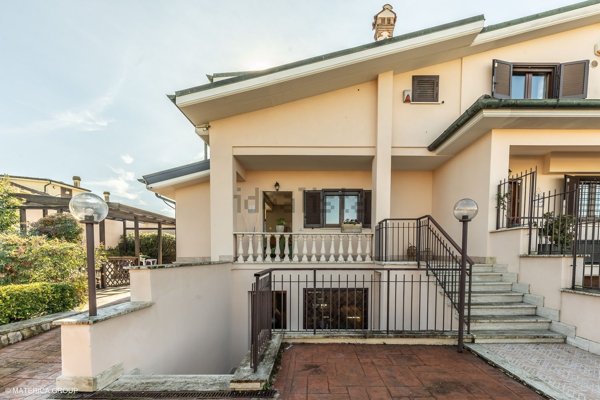 casa indipendente in vendita a Guidonia Montecelio in zona Marco Simone