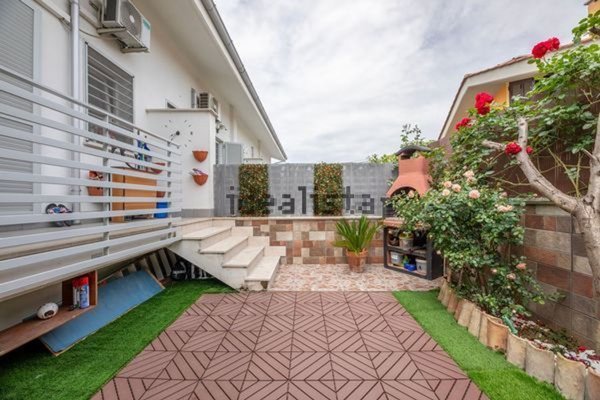 casa indipendente in vendita a Guidonia Montecelio in zona Setteville