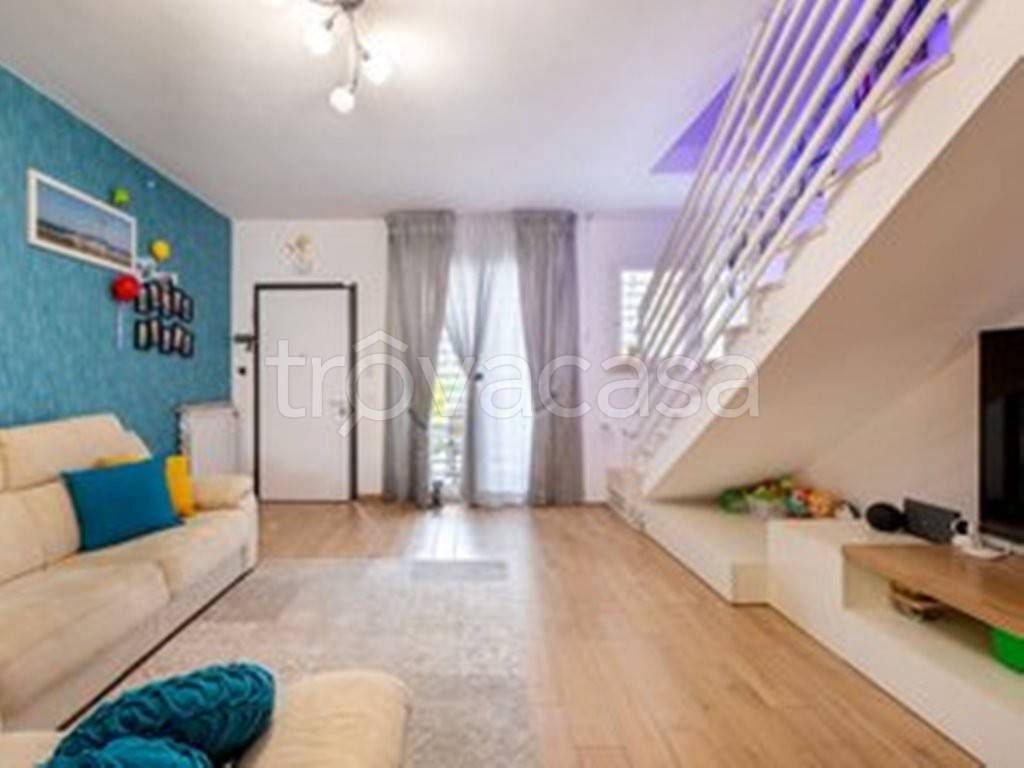 casa indipendente in vendita a Guidonia Montecelio in zona Setteville