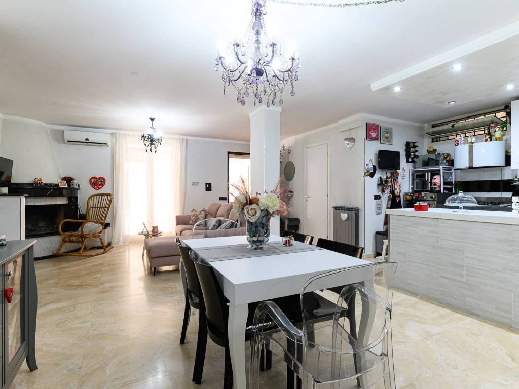 casa indipendente in vendita a Guidonia Montecelio in zona Villanova