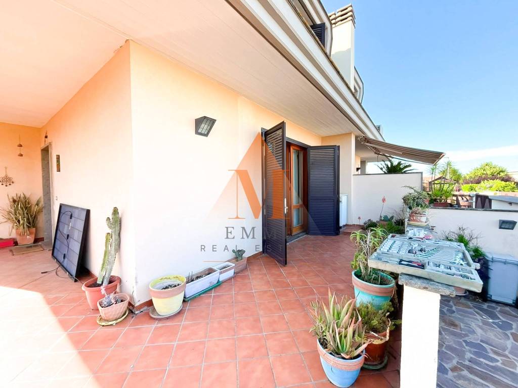 casa indipendente in vendita a Guidonia Montecelio in zona Guidonia