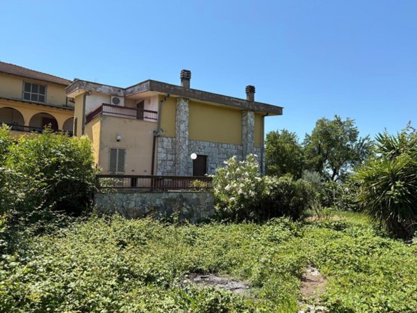 casa indipendente in vendita a Guidonia Montecelio in zona Guidonia