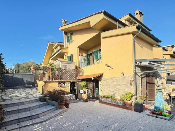 casa indipendente in vendita a Guidonia Montecelio in zona Setteville