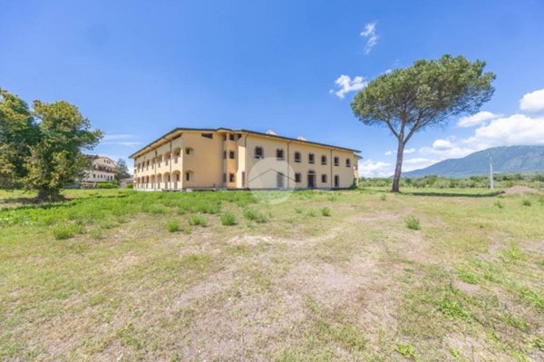 intera palazzina in vendita a Guidonia Montecelio in zona Guidonia
