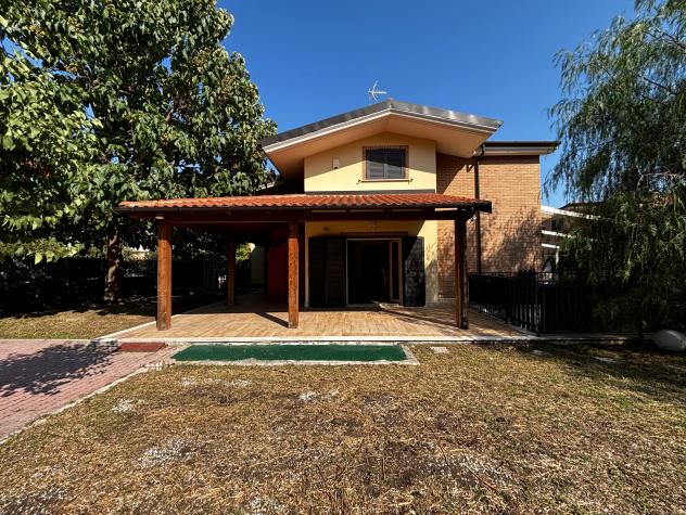 casa indipendente in vendita a Guidonia Montecelio in zona Guidonia