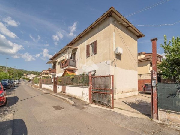 appartamento in vendita a Guidonia Montecelio in zona La Botte