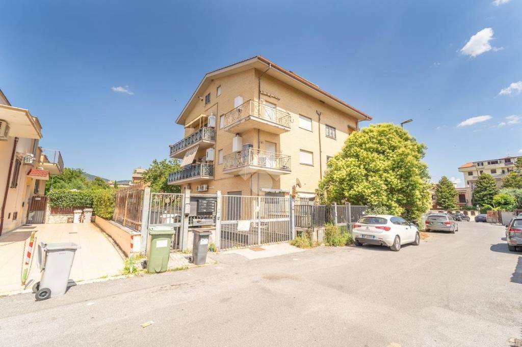 appartamento in vendita a Guidonia Montecelio in zona Villanova