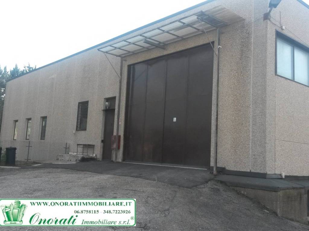 locale commerciale in vendita a Guidonia Montecelio in zona Setteville