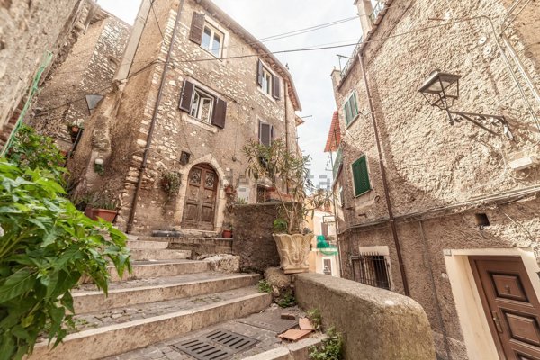 appartamento in vendita a Guidonia Montecelio in zona Montecelio