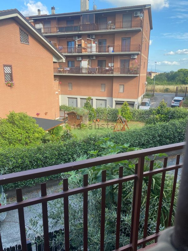 casa indipendente in vendita a Guidonia Montecelio in zona Guidonia