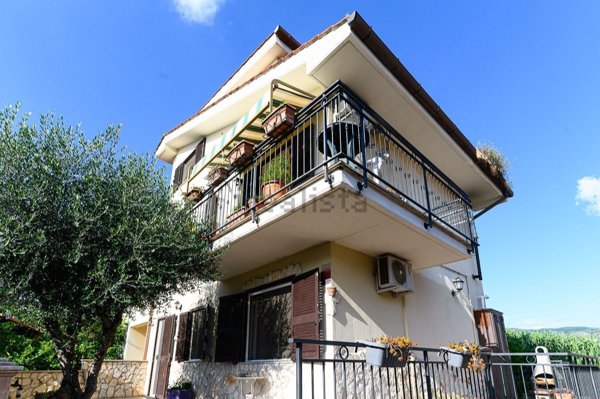 casa indipendente in vendita a Guidonia Montecelio in zona Villanova