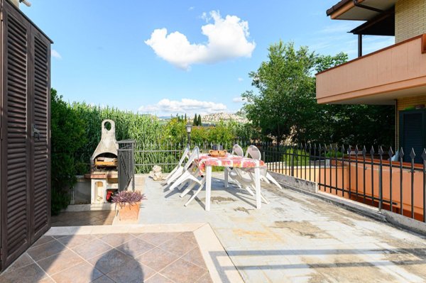 casa indipendente in vendita a Guidonia Montecelio in zona La Botte