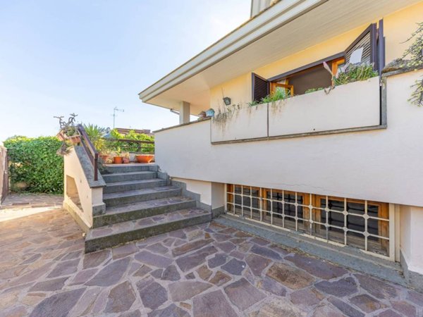 casa indipendente in vendita a Guidonia Montecelio in zona Colleverde