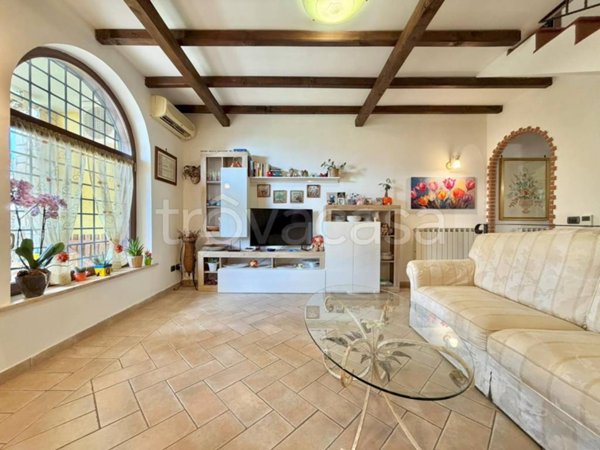 casa indipendente in vendita a Guidonia Montecelio in zona Setteville
