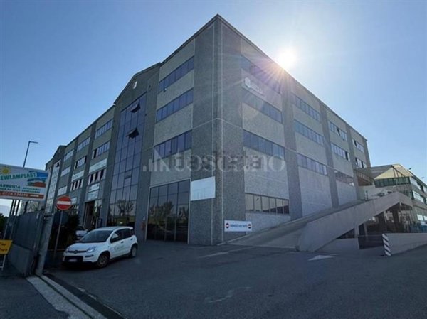 ufficio in vendita a Guidonia Montecelio in zona Setteville