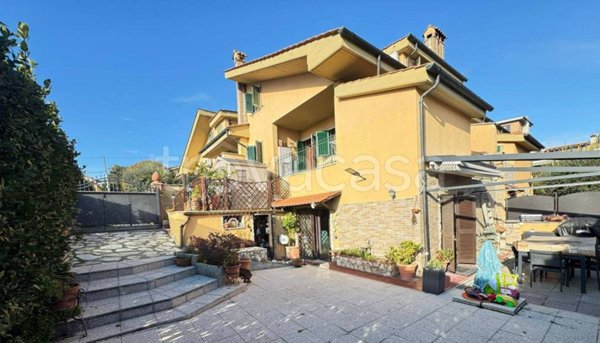 casa indipendente in vendita a Guidonia Montecelio in zona Setteville