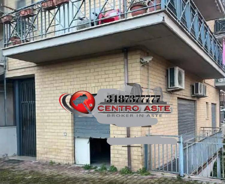 negozio in vendita a Guidonia Montecelio in zona Villanova