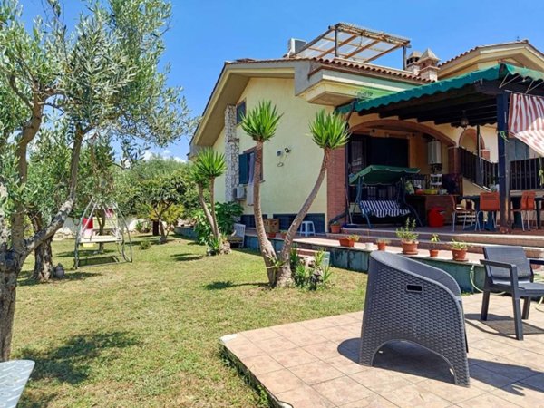 casa indipendente in vendita a Guidonia Montecelio in zona Setteville