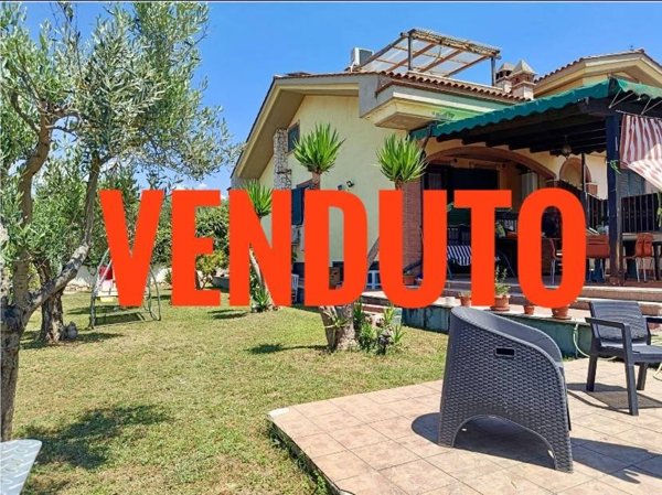 casa indipendente in vendita a Guidonia Montecelio in zona Setteville