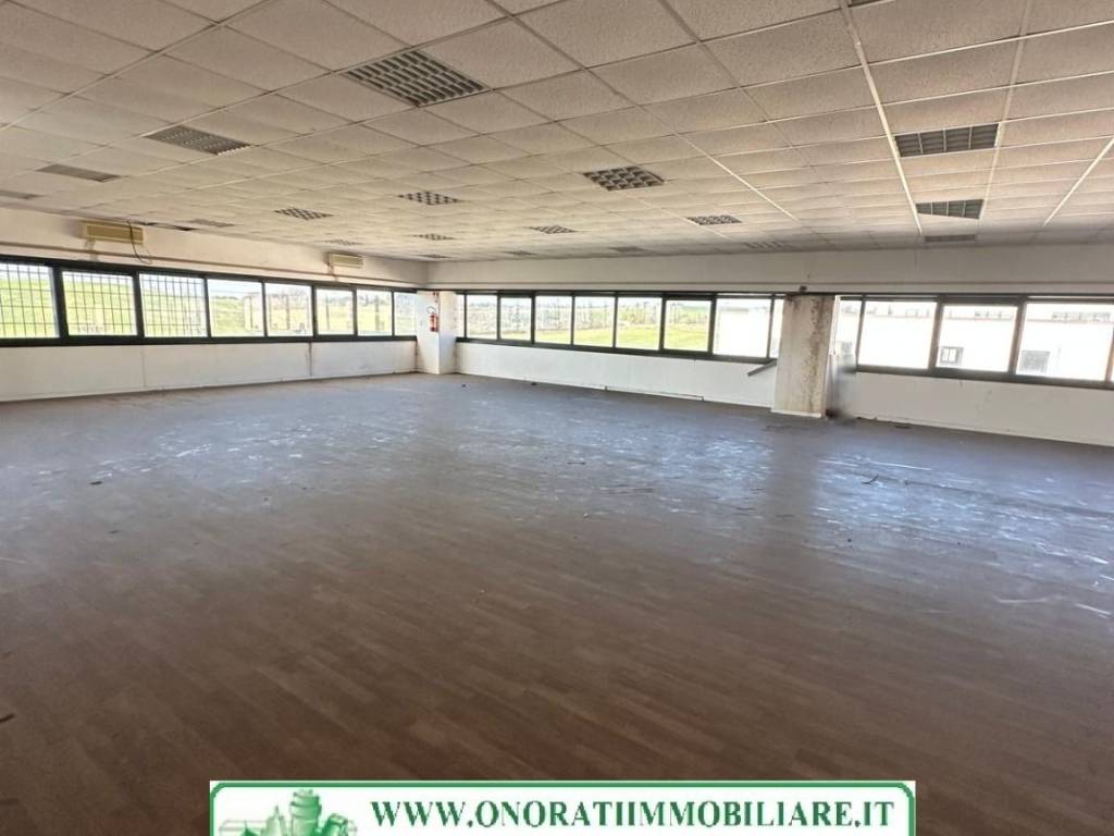 capannone in vendita a Guidonia Montecelio in zona Setteville