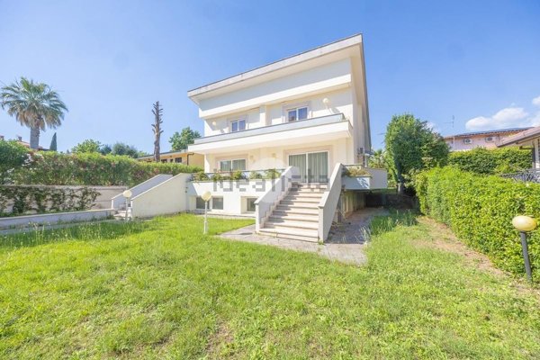casa indipendente in vendita a Guidonia Montecelio in zona Colleverde