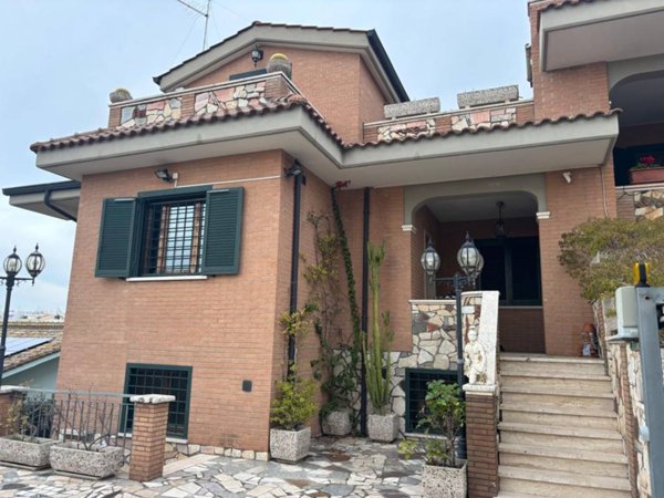 casa indipendente in vendita a Guidonia Montecelio in zona Setteville