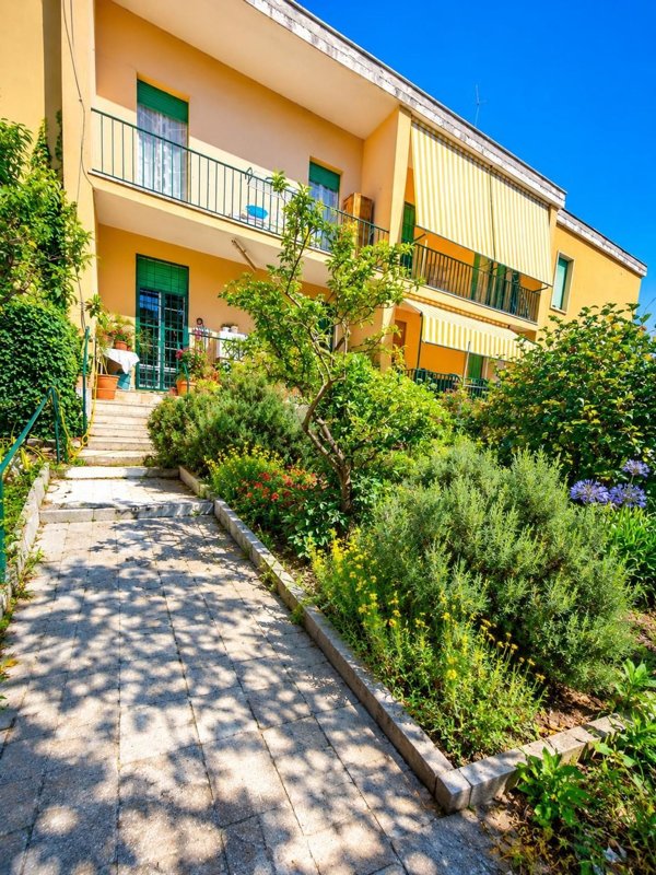 casa indipendente in vendita a Guidonia Montecelio in zona Guidonia