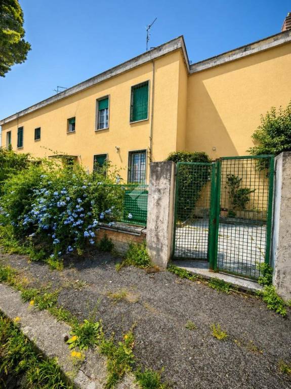 casa indipendente in vendita a Guidonia Montecelio in zona Guidonia