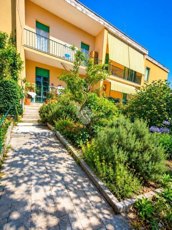 casa indipendente in vendita a Guidonia Montecelio in zona Guidonia