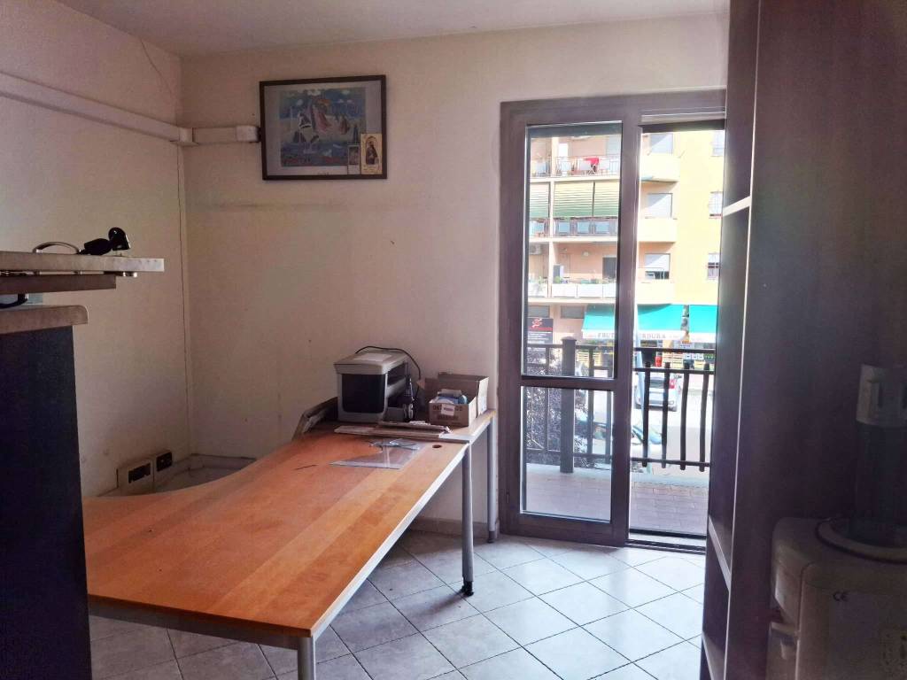 ufficio in vendita a Guidonia Montecelio in zona Bagni di Tivoli