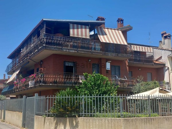 appartamento in vendita a Guidonia Montecelio in zona La Botte