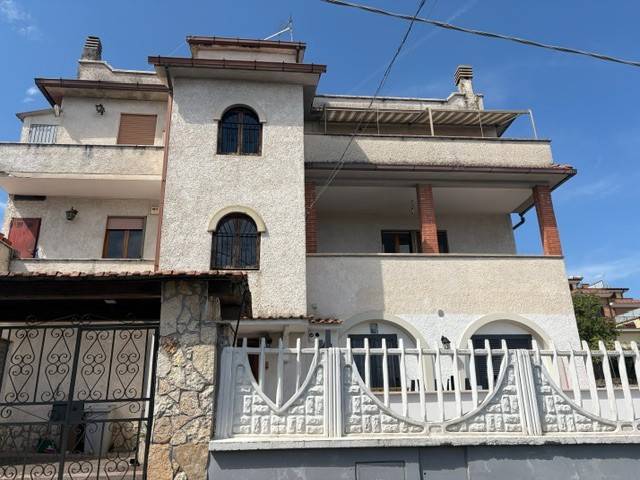 appartamento in vendita a Guidonia Montecelio in zona Marco Simone