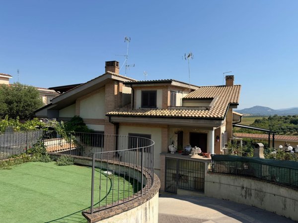 casa indipendente in vendita a Guidonia Montecelio in zona Marco Simone