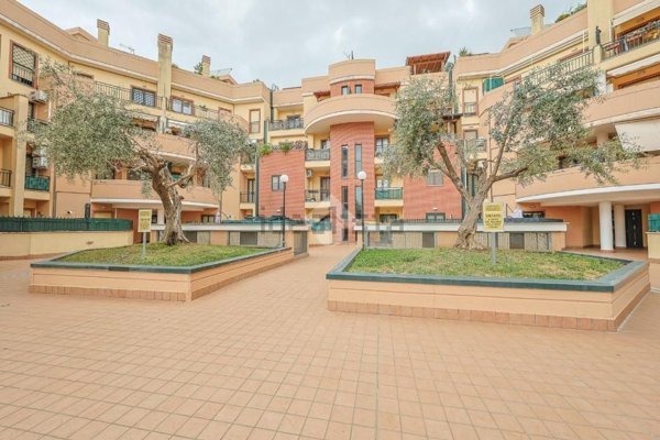 appartamento in vendita a Guidonia Montecelio in zona Marco Simone