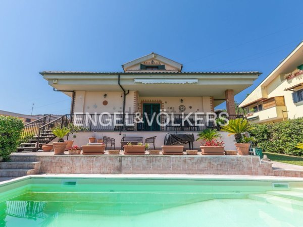 casa indipendente in vendita a Guidonia Montecelio in zona Colleverde