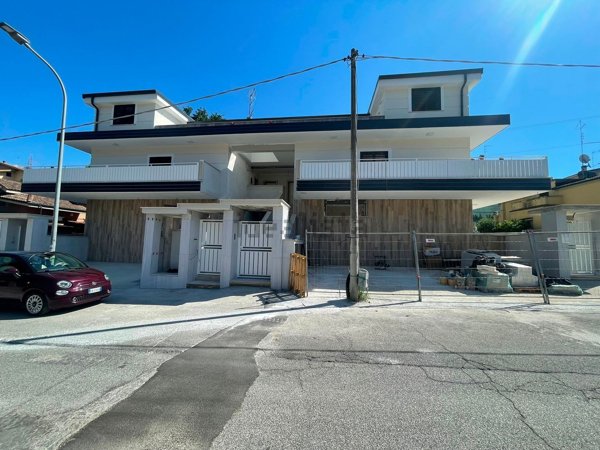 appartamento in vendita a Guidonia Montecelio in zona Marco Simone