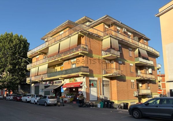 appartamento in vendita a Guidonia Montecelio in zona Guidonia
