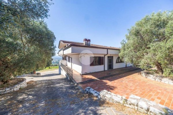 casa indipendente in vendita a Guidonia Montecelio in zona Montecelio