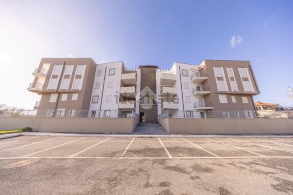 appartamento in vendita a Guidonia Montecelio in zona Colle Fiorito