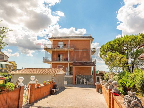 appartamento in vendita a Guidonia Montecelio in zona Marco Simone
