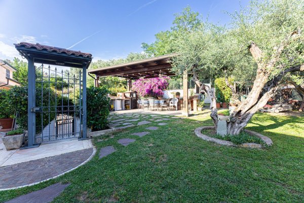 casa indipendente in vendita a Guidonia Montecelio in zona Marco Simone