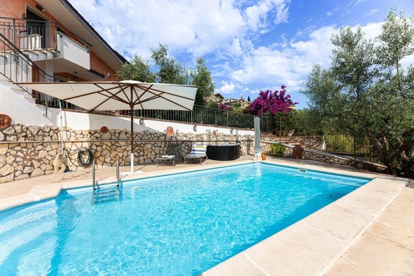 casa indipendente in vendita a Guidonia Montecelio in zona Marco Simone