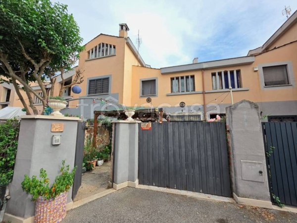 casa indipendente in vendita a Guidonia Montecelio in zona Villalba