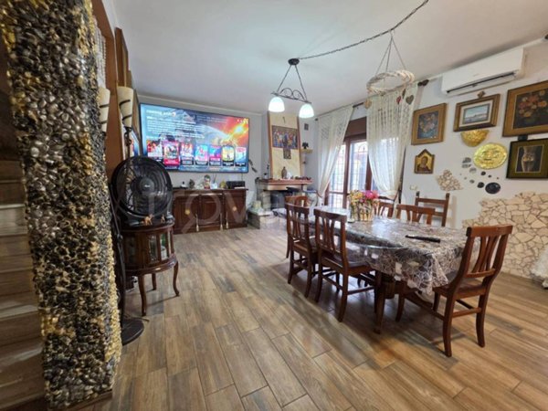 casa indipendente in vendita a Guidonia Montecelio in zona Villalba