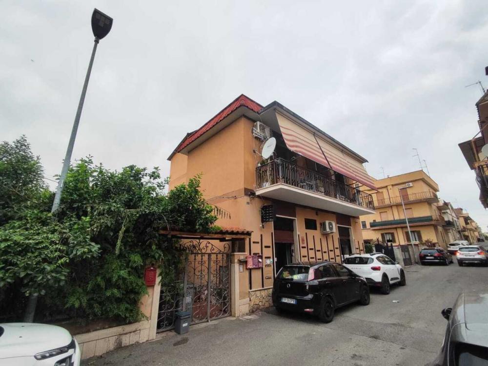 locale commerciale in vendita a Guidonia Montecelio in zona La Botte