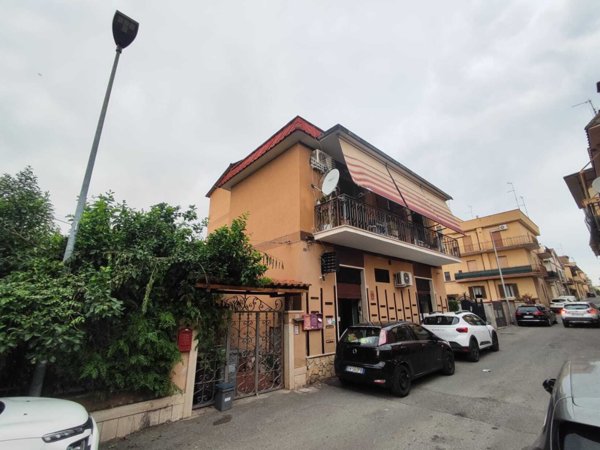 locale commerciale in vendita a Guidonia Montecelio in zona La Botte