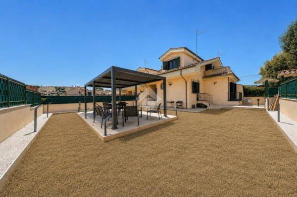 casa indipendente in vendita a Guidonia Montecelio in zona Marco Simone