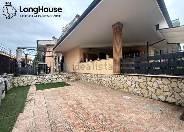 casa indipendente in vendita a Guidonia Montecelio in zona Colle Fiorito