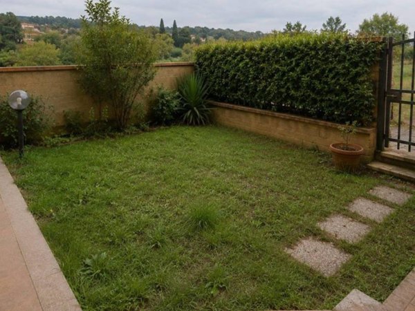 casa indipendente in vendita a Guidonia Montecelio in zona Setteville