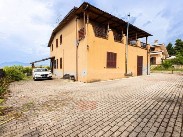 casa indipendente in vendita a Guidonia Montecelio in zona Marco Simone